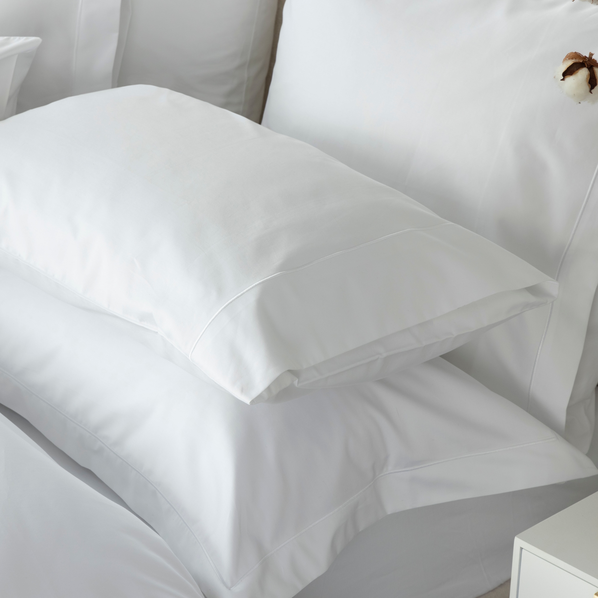 "Belledorm" 400tc Egyptian Cotton : Fitted Sheet (30cm.) - Image 3