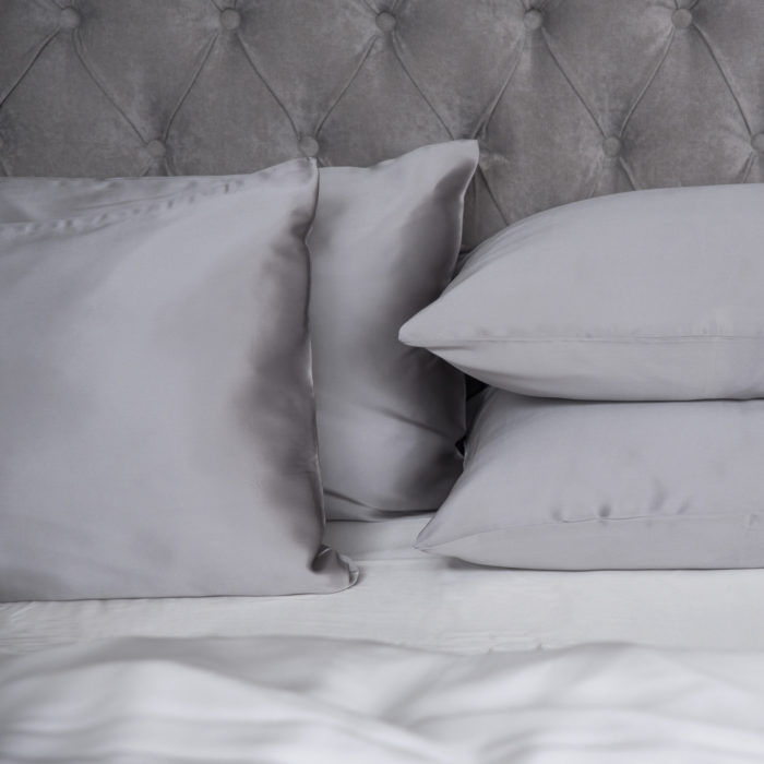 SILK PILLOWCASE WITH FREE EYE-MASK